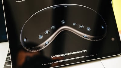 eXeX Claims ‘World First’: Apple’s Mixed-Reality Headset Deployed As Logistics Tool In OR