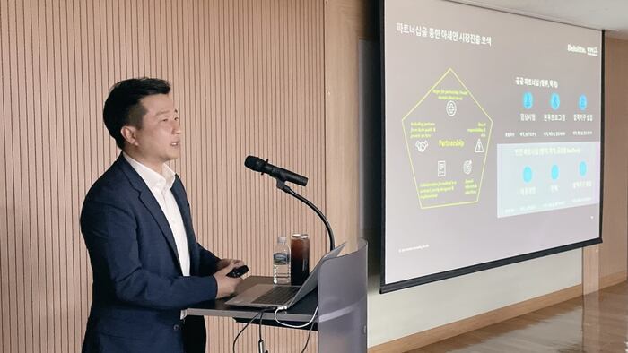 Yongho Yi, LSHC Insight Lead, Deloitte