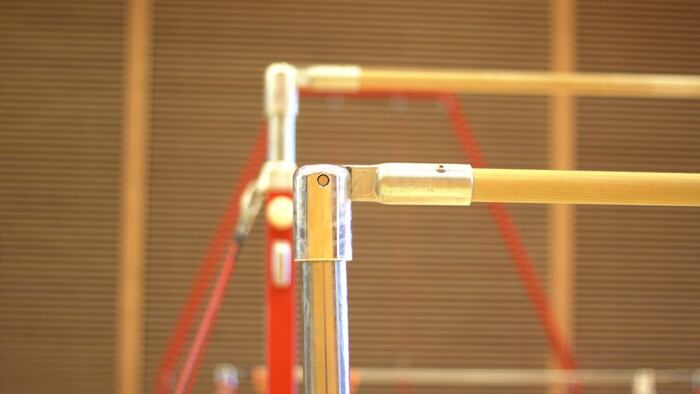 Uneven bars