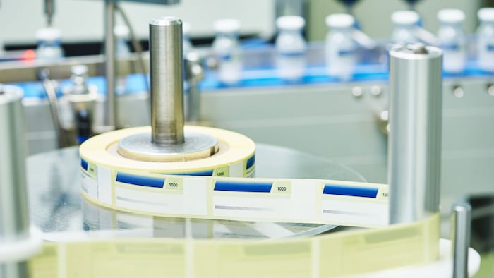 ine conveyor for labeling and packaging ampoules in boxes