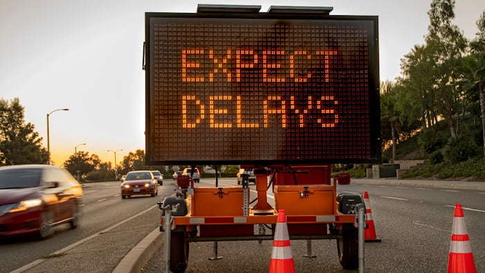 Delays sign