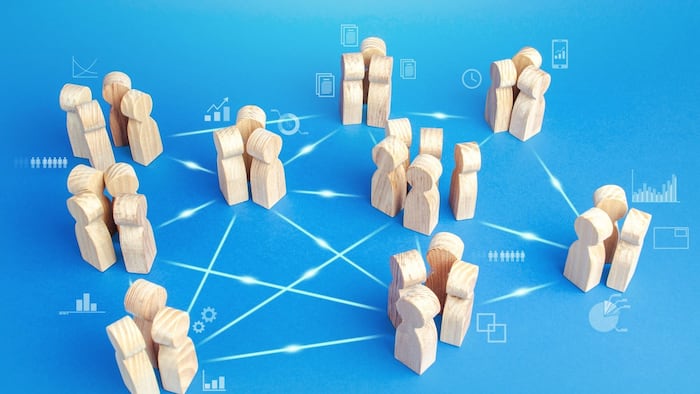 Many related teams in the company do the work in cooperation. Coordination and knowledge sharing. Business model of autonomous groups without middle m - Image ID: 2CA4KJ9