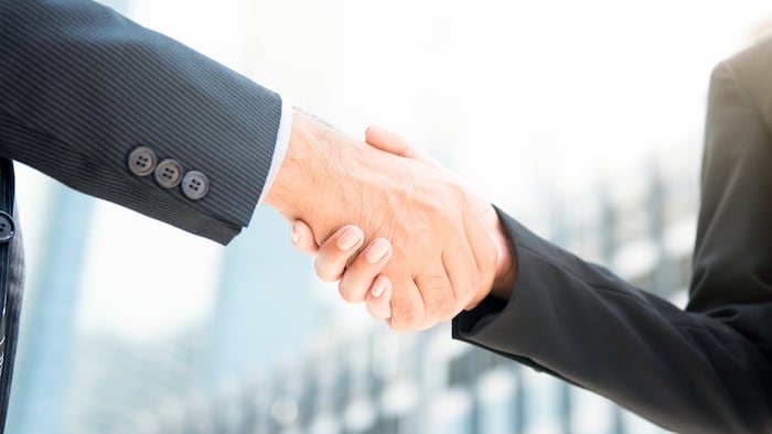 MT1809_Hand Shake_529519042_1200.jpg