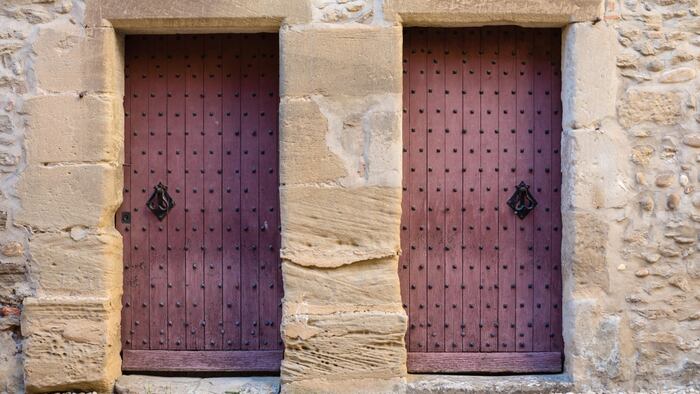 Two doors, two choices