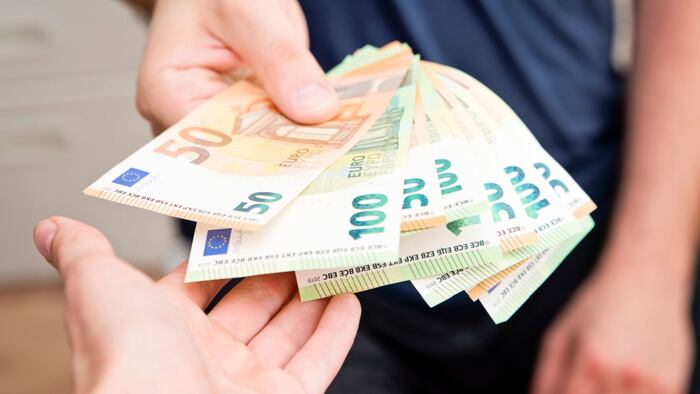 Handing over Euros