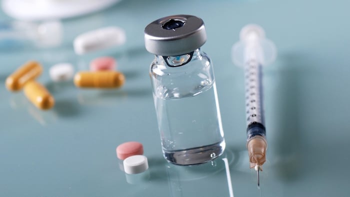 Insulin vial with syringe
